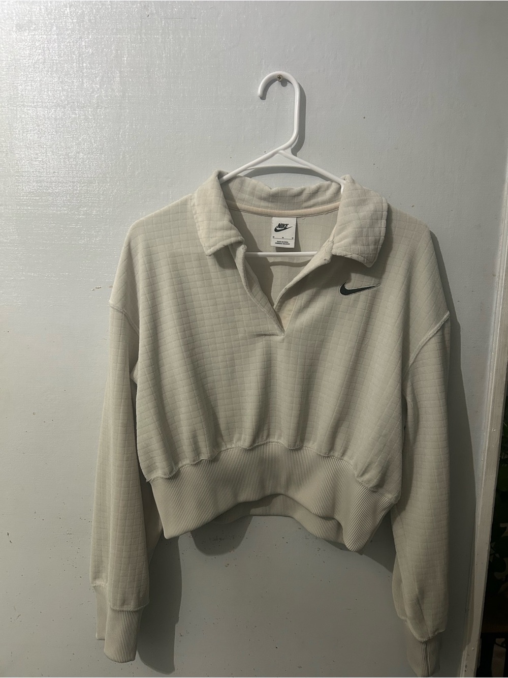 Nike Cream Cropped Collared Pullover Sweatshirt